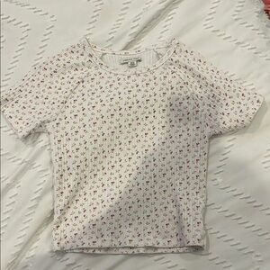 American Eagle Outfitters White Crop Top with Short Sleeves and Rounded Neckline